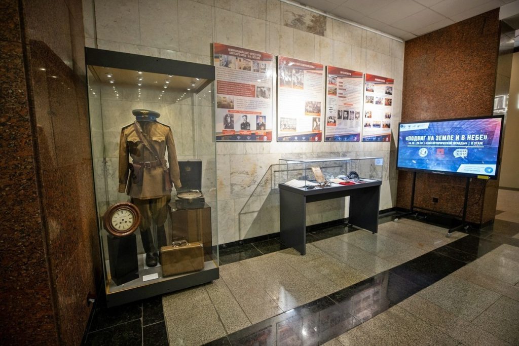 Oggetti personali del leggendario pilota Gastello esposti a Mosca: un viaggio nella storia dell&#039;aviazione