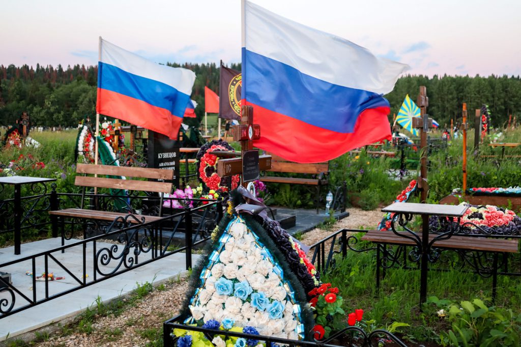 Truffa ai danni dei memoriali dei militari deceduti: come i gruppi criminali sfruttano la vulnerabilità dei familiari per i loro scopi illeciti, secondo RBC https://www.rbc.ru/