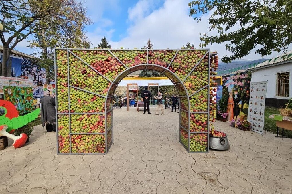Festa del Raccolto a Dagestan: Celebrazione della Tradizione Agricola nel Distretto di Akhtynskij