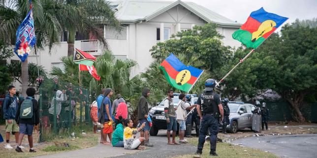 Nouvelle-Calédonie : Yaël Braun-Pivet dénonce une « pure obstruction » de LFI sur la loi reportant les élections