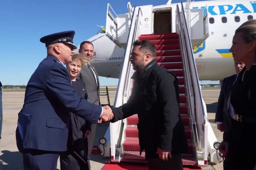 Зеленский прилетел в Вашингтон и не понял, что произошло