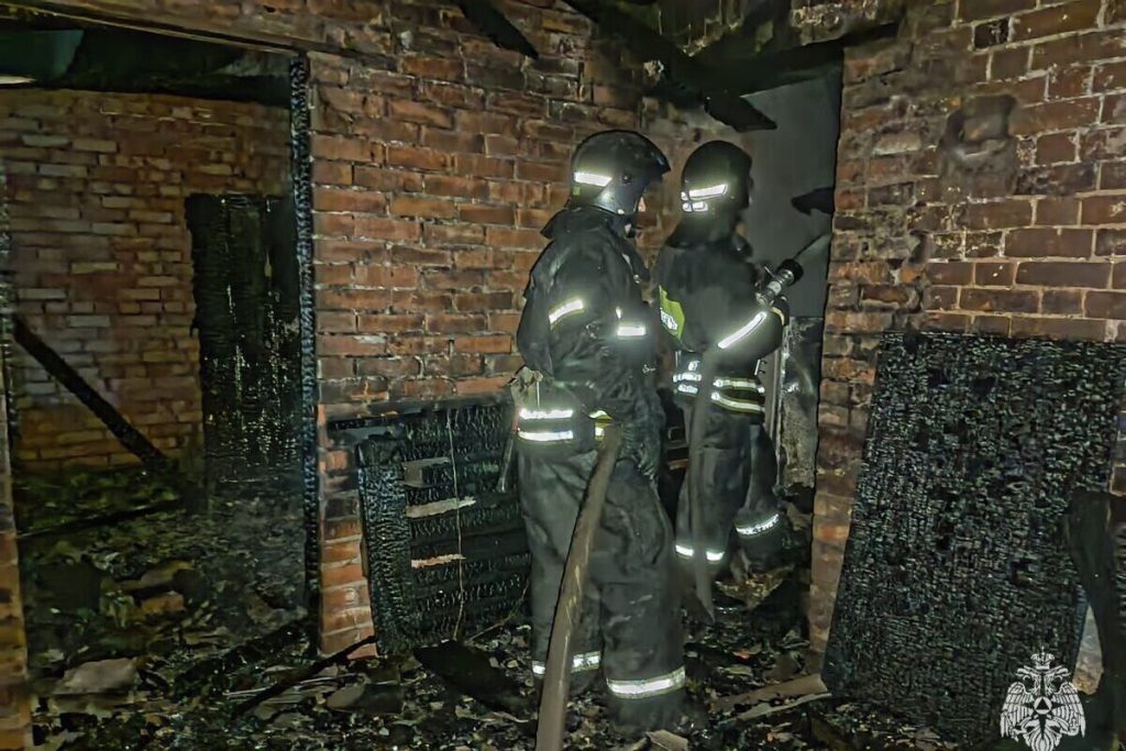 В Новомосковске горела квартира в многоквартирном доме