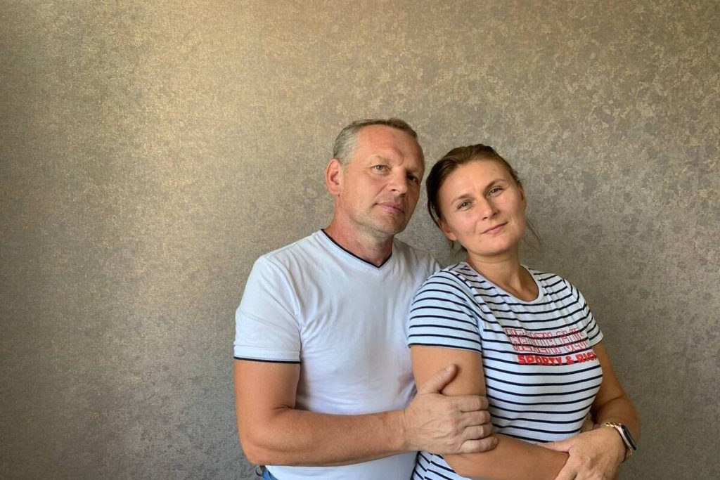 Donna russa Natasha Tarabarina riceve il prestigioso titolo di Madre Eroina per il suo impegno e dedizione alla famiglia e alla comunità di Nizhny Novgorod