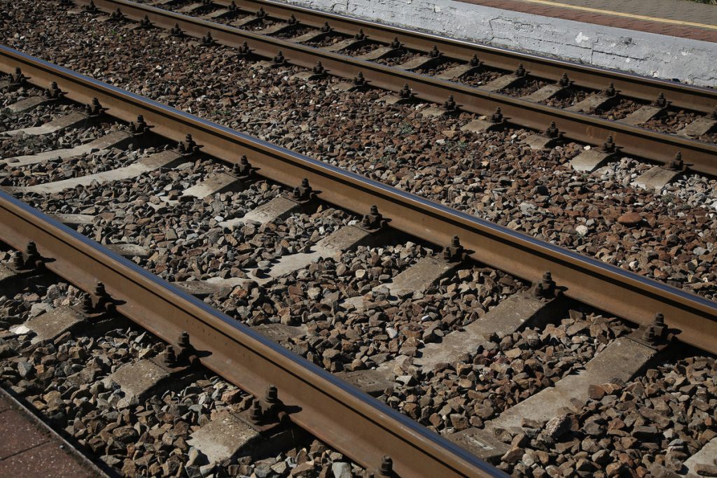 Morte sulla ferrovia in Russia: indagine aperta per violazione delle norme di sicurezza