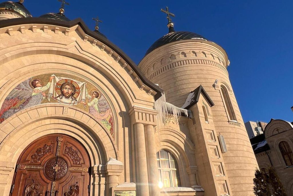 Patriarca Kirill Onora il Governatore di Stavropol con l&#039;Ordine del Principe Vladimir di III Grado per il Suo Impegno nella Società Civile