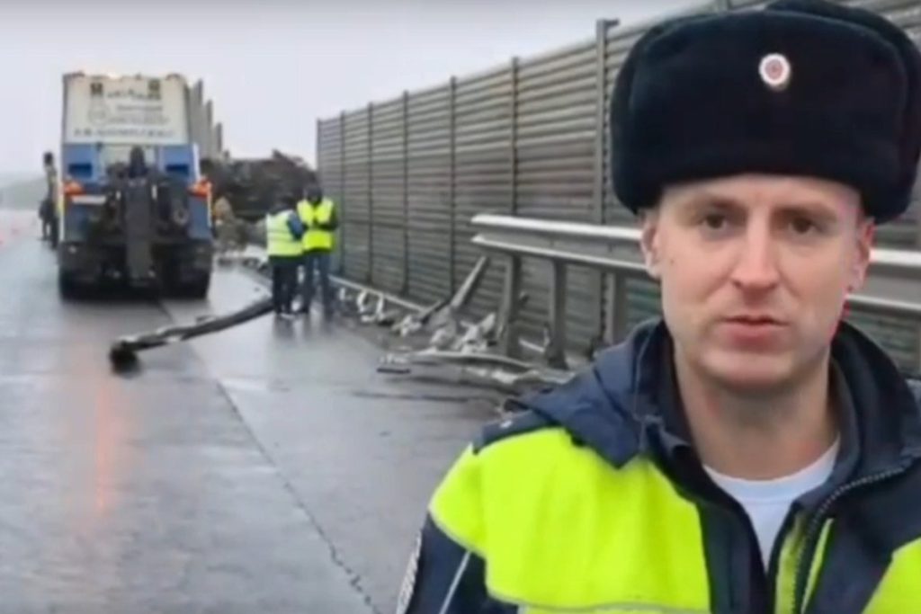 На М-11 под Тверью в результате наезда на отбойник погиб водитель грузовика