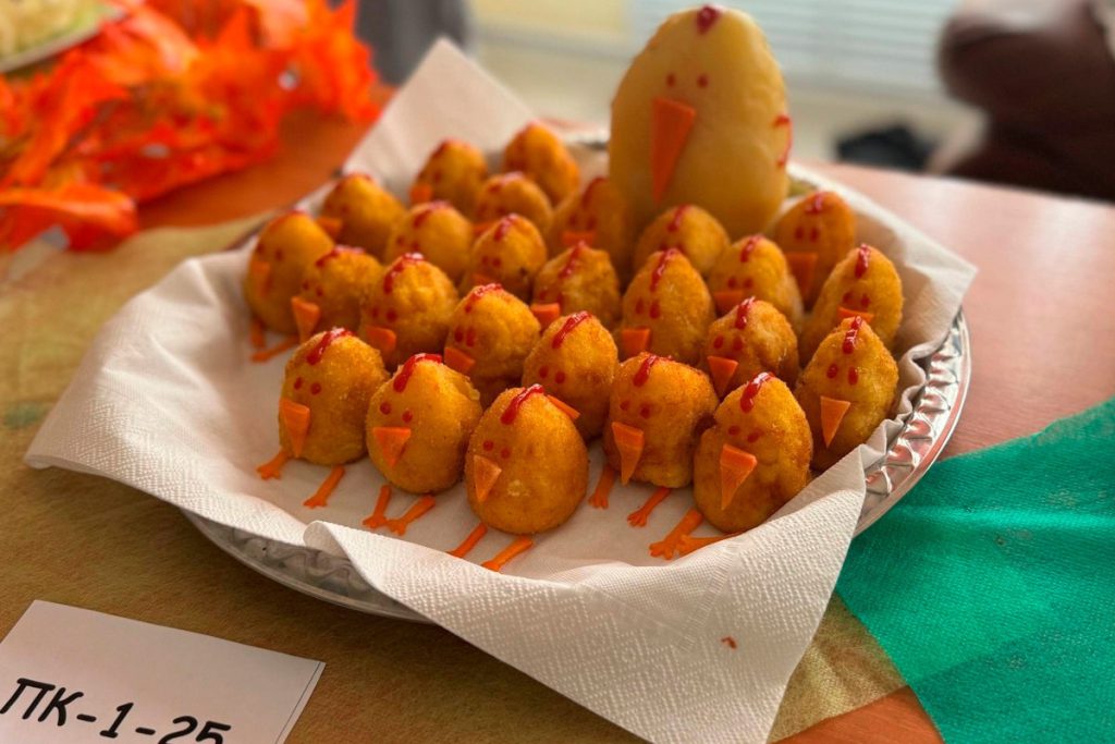 Festa della Patata: il Collegio di Lipetsk celebra la Giornata del Cuoco con un evento gastronomico unico