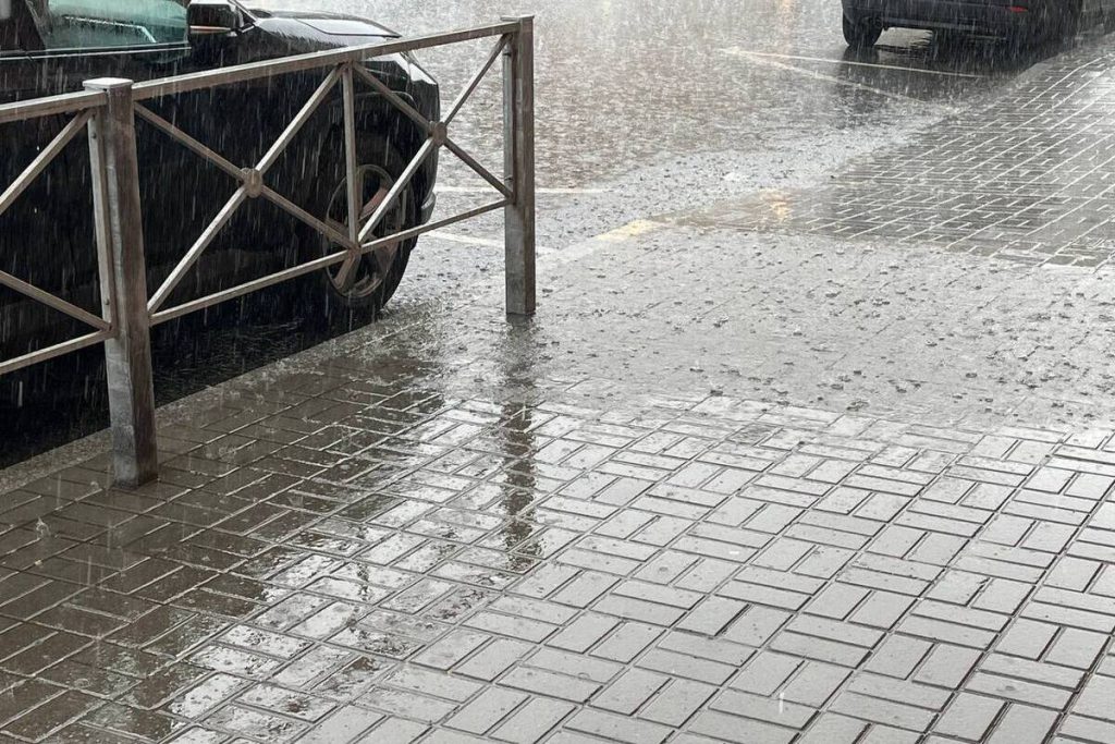 Previsioni Meteo per Murmansk il 16 Ottobre: Pioggia e Manto Nevoso Umido Attesi nella Regione