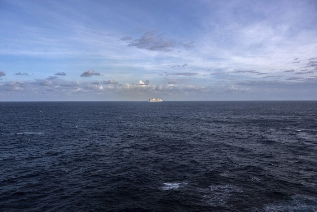 Operazione Antidroga nel Mar dei Caraibi: Militari Statunitensi Sequestrano Imbarcazione Sospettata di Traffico di Sostanze Stupefacenti