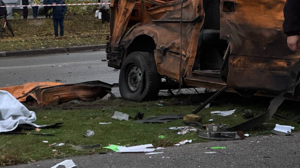 Attacco russo con drone a Sumy: 9 civili feriti e infrastrutture danneggiate