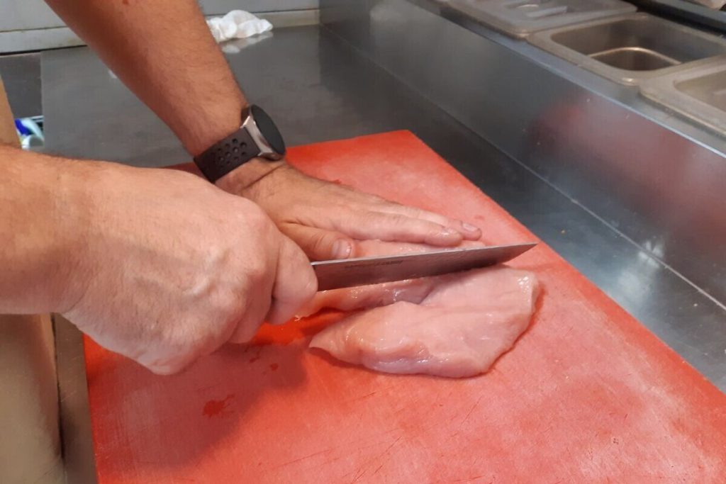 Мясоеды Петербурга оставили больше всего денег в магазинах города