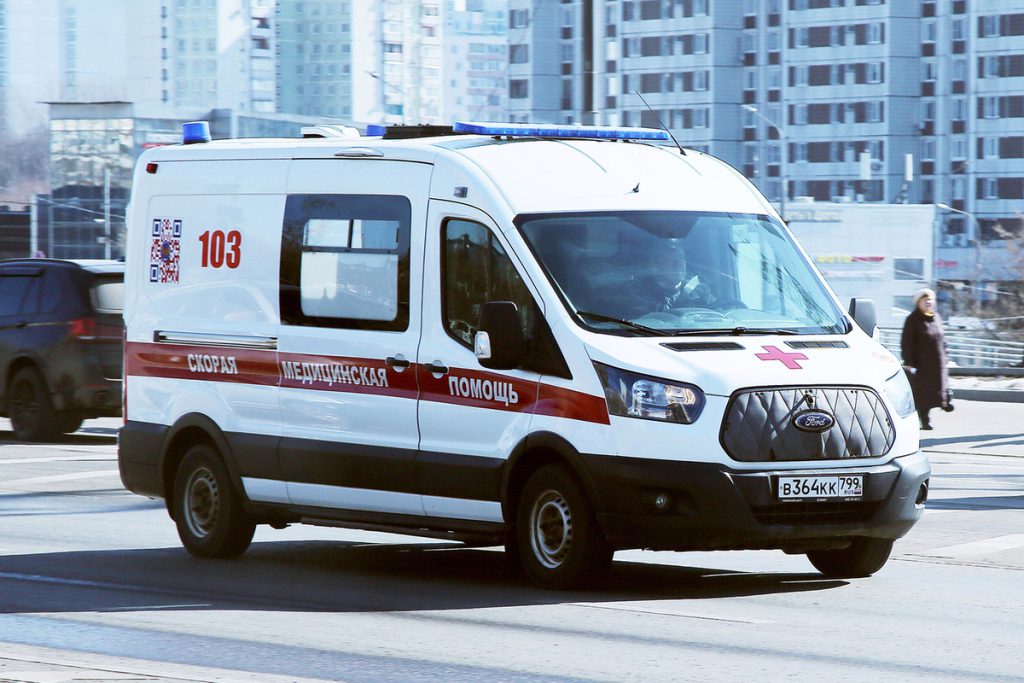 В результате ЧП на стройке один рабочий погиб, один пострадал