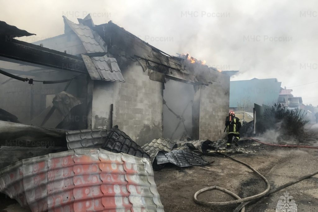 В Суздальском районе огонь уничтожил частный дом на площади 450 кв метров