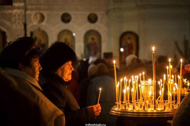 I Banchetti sui Cimiteri: una Pratica Pagana che Minaccia le Tradizioni Cristiane