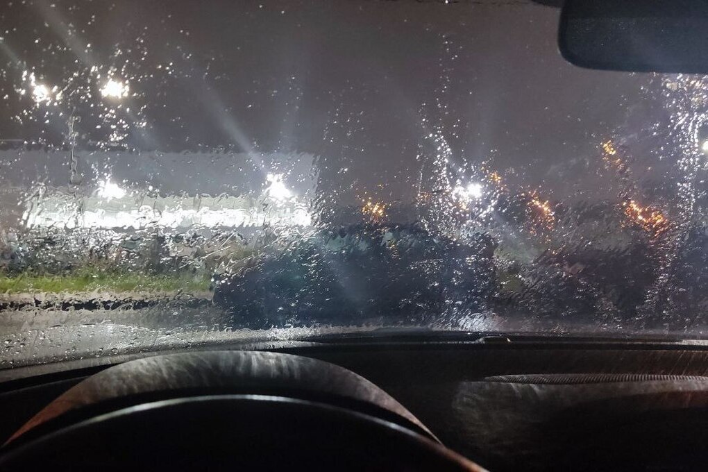 Aggressione a tassista a Yaino-1: passeggero ruba oggetti e minaccia con coltello, la polizia indaga