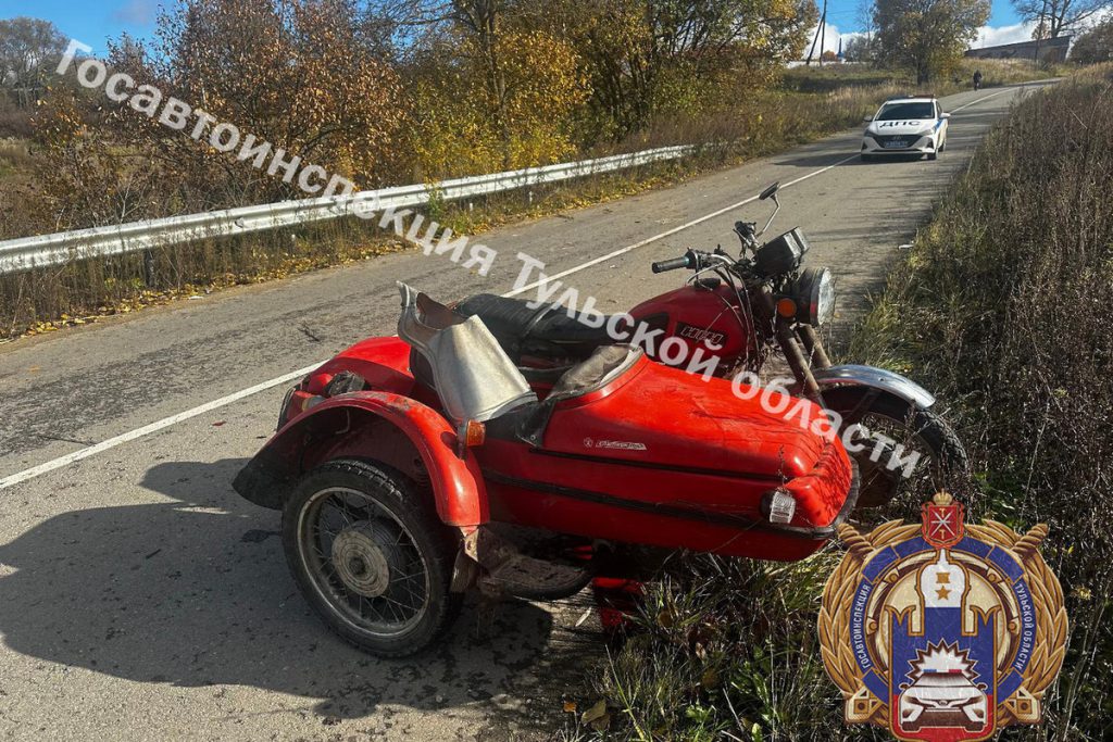 Motociclista senza equipaggiamento di sicurezza ricoverato dopo incidente a Tula