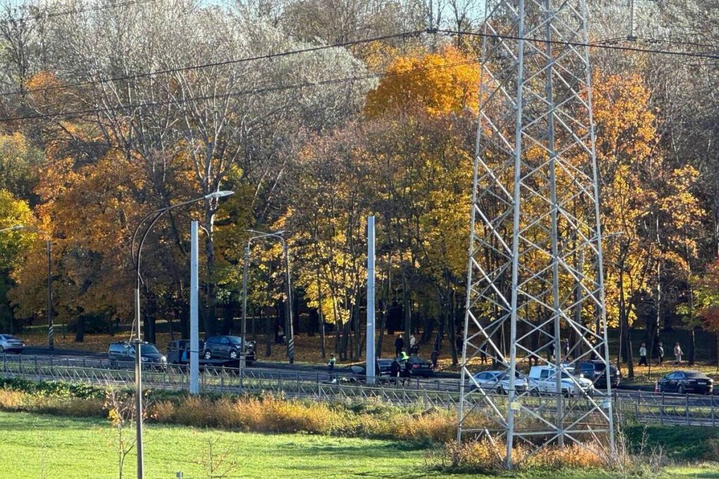 Смертельное ДТП стало причиной перекрытия Петергофского шоссе