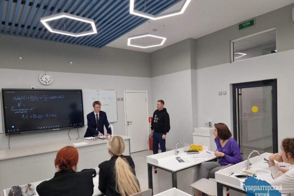 Участник программы «Время героев» встретился с ребятами из Губернаторского лицея