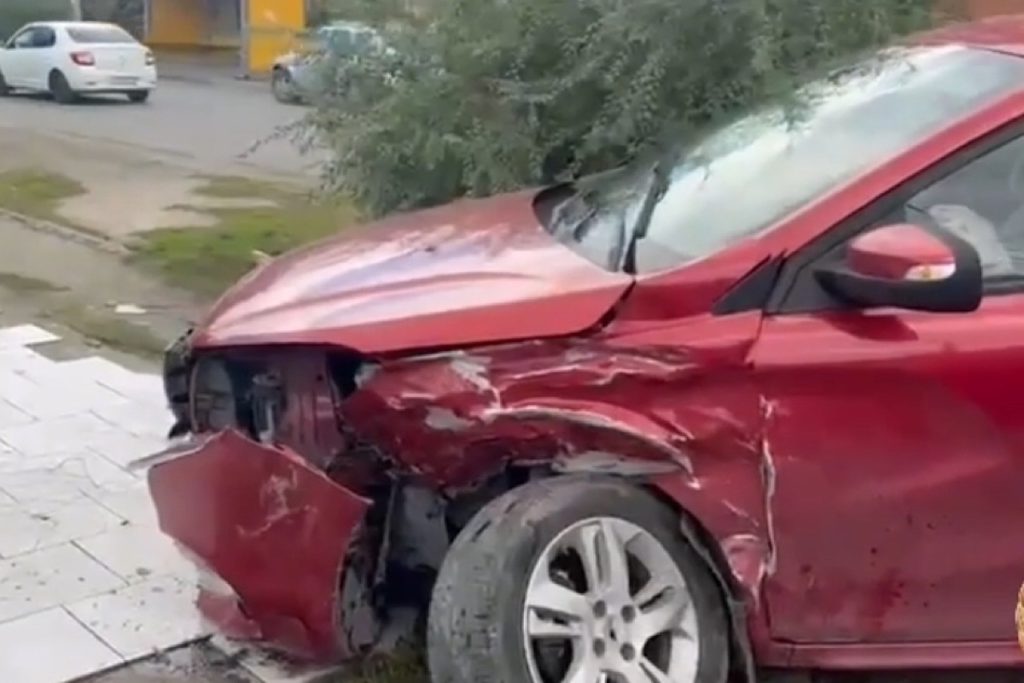 В Батайске школьник пострадал после столкновения с легковушками