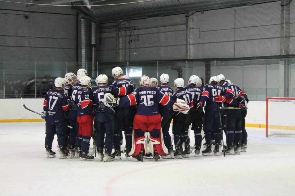 Partita di Hockey su Ghiaccio tra Leningradets e Granit: Risultati e Analisi della Sconfitta della Squadra di Leningradets nel Centro di Hockey su Ghiaccio di Čehov
