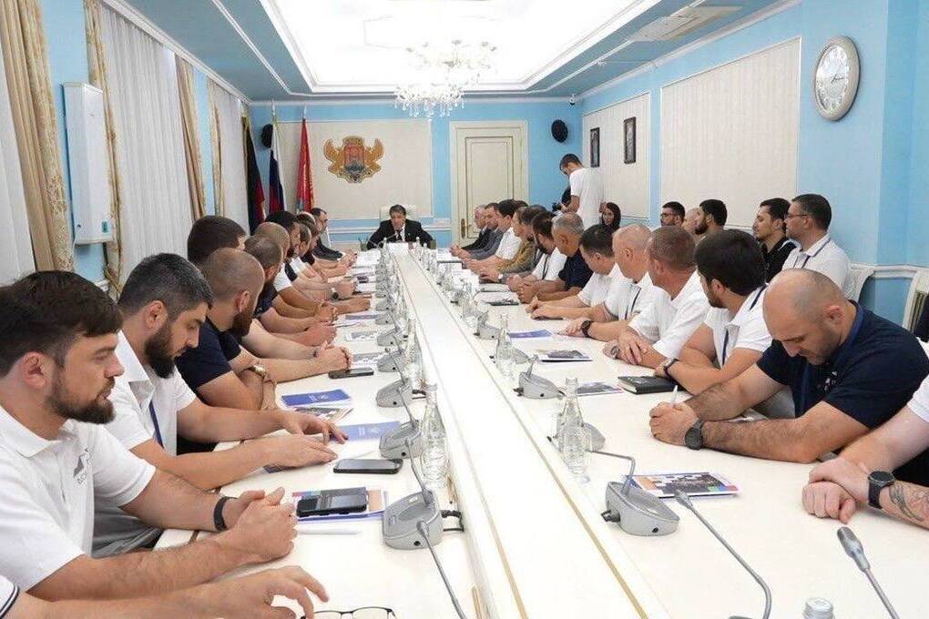 Власти Махачкалы пообещали обеспечить жильем всех детей-сирот к 2030 году