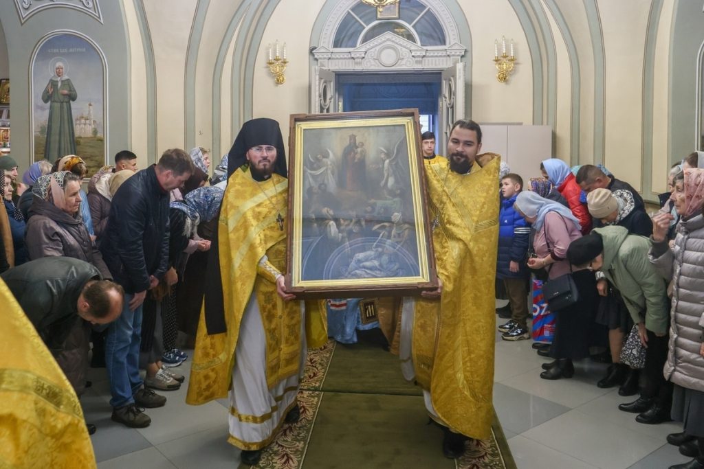 В Тамбов прибыла святыня, являющая чудеса: мироточивый образ Божией Матери «Всех скорбящих Радость»