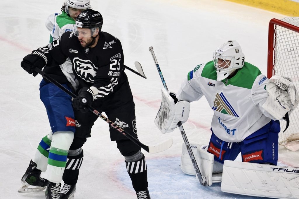 Traktor Sconfitto dal Salavat Yulaev: Il Tecnico Benoit Grou Commenta la Partita Persa 2-3