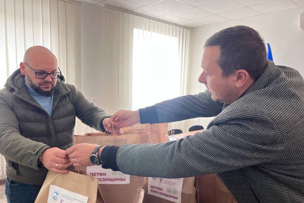 Омбудсмен Херсонской области передал подарки детям села Рубановка