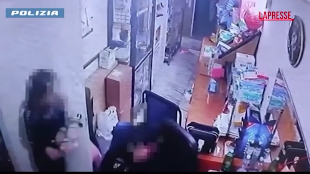 Catania, calci e pugni alla moglie malata: il video delle violenze