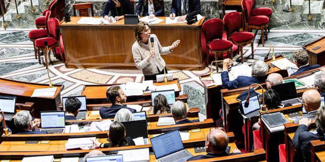 Bilancio 2026: dibattiti sospesi fino a lunedì, la tassa Zucman rinviata