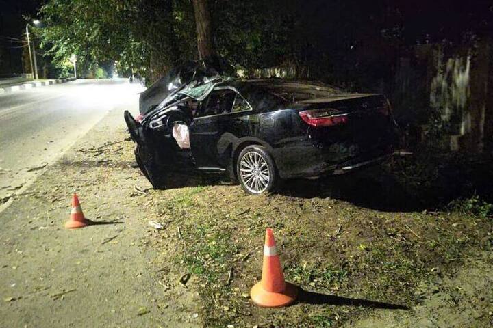 В Керчи подросток на легковушке врезался в дерево