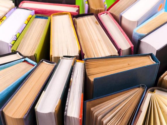 Carta della cultura, ultimo giorno per fare domanda: come ottenere il bonus da 100 euro per i libri