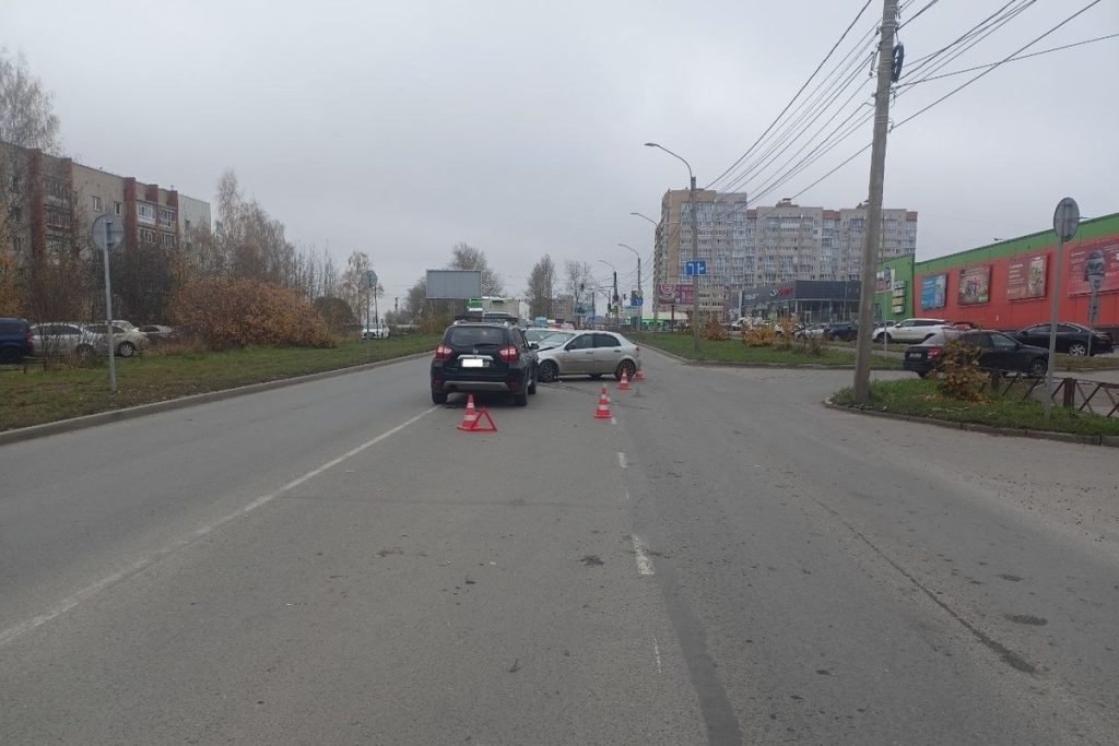 Две автоледи столкнулись на Окружном шоссе в Вологде