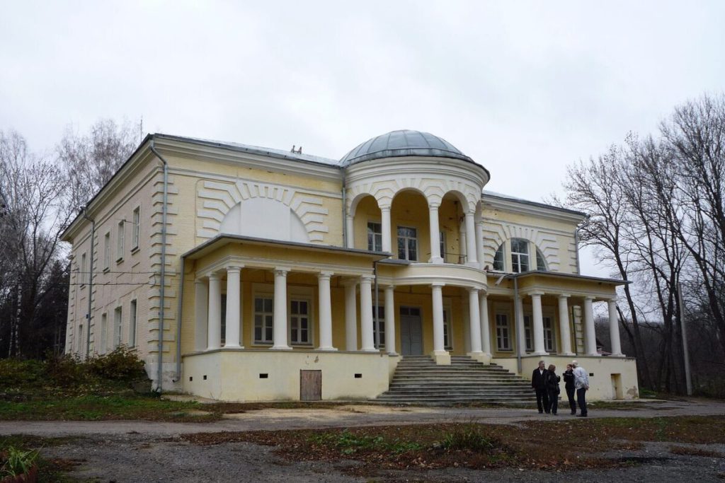 Residenza Storica della Famiglia Russa Stakhovich in Vendita per 8,6 Milioni di Rubli