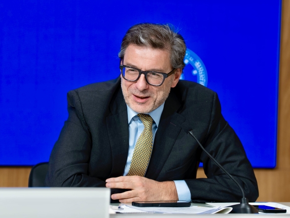 Manovra, tassa sui dividendi dall&#039;1,2% al 24%: chi colpisce | Tensione Tajani-Salvini