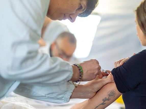 Influenza, primi casi in Lombardia e Lazio. «Due varianti, si diffonderà più rapidamente e contagerà più persone». I sintomi