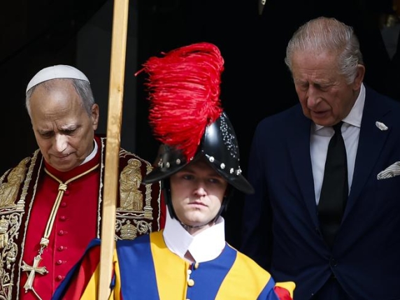 Le sanzioni di Trump. Vance in Israele. Re Carlo da Papa Leone