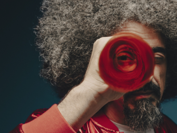 Caparezza: «Ho perso l&#039;udito, uso apparecchi acustici. Ero tentato di smettere, i fumetti mi hanno salvato la vita»