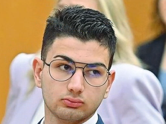 Assoluzione confermata per Alex Cotoia: la Cassazione dichiara inammissibile il ricorso della procura generale di Torino, chiudendo una vicenda processuale complessa e aprendo la strada a un futuro più sereno per l&#039;imputato