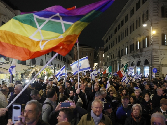 Presidio pro Israele a piazza Santi Apostoli: «Rivendichiamo la libertà di essere ebrei in Italia»