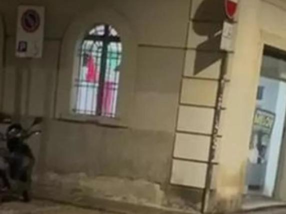 Caso di cori fascisti nella sede di Fratelli d&#039;Italia a Parma: un evento che solleva preoccupazioni sulla presenza di ideologie estremiste in Italia