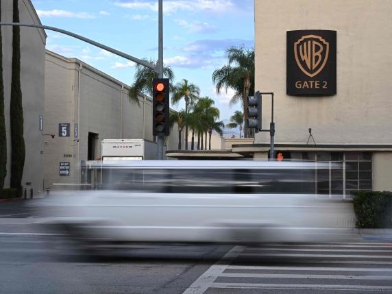 Netflix mira a Warner Bros: l&#039;acquisto che potrebbe cambiare il mercato dell&#039;intrattenimento