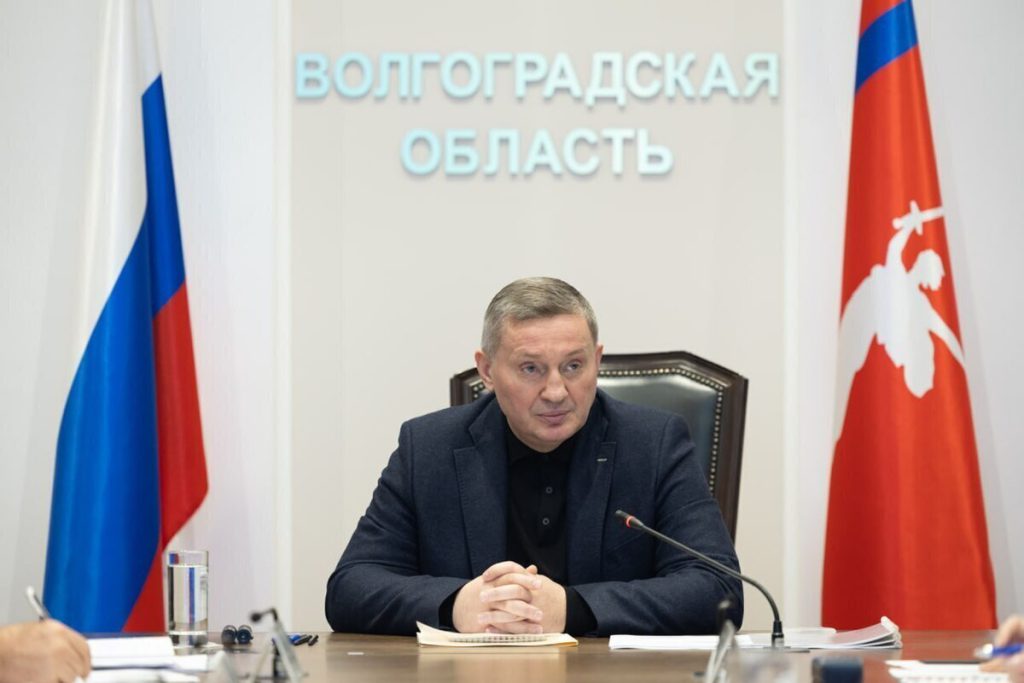 Андрей Бочаров обсудил с финансистами параметры бюджета на 2026-2028 годы