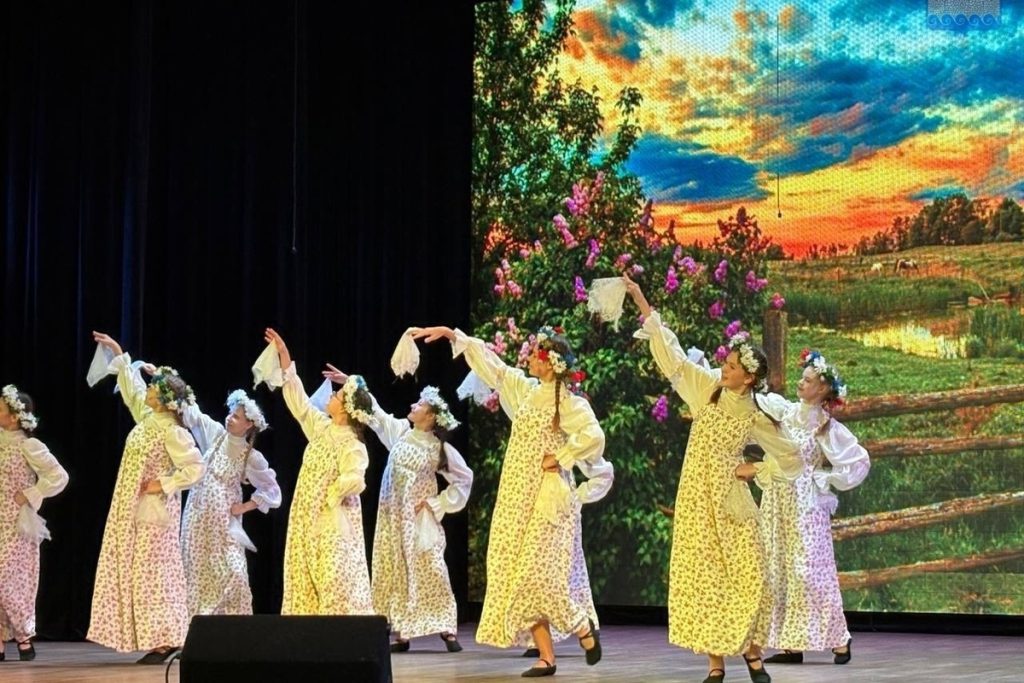 Кингисепп отметил День отца душевным концертом «Папин день календаря»