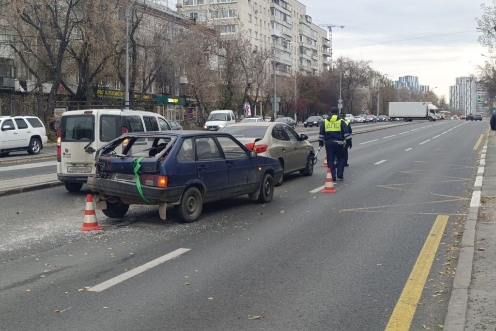 16-летняя пассажирка автомобиля пострадала в ДТП в Екатеринбурге
