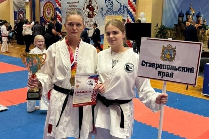 Atlete di Mineral&#039;nye Vody trionfano ai campionati russi di karate Shotokan con medaglie importanti