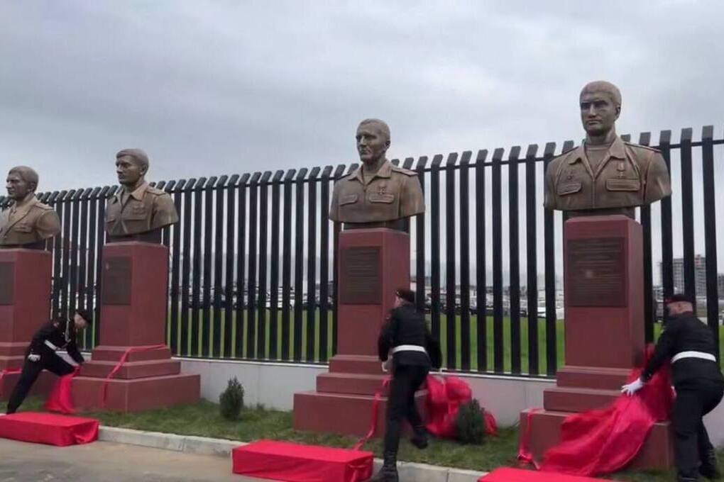 Бюсты погибших на СВО военных медиков открыли при новом госпитале в Махачкале