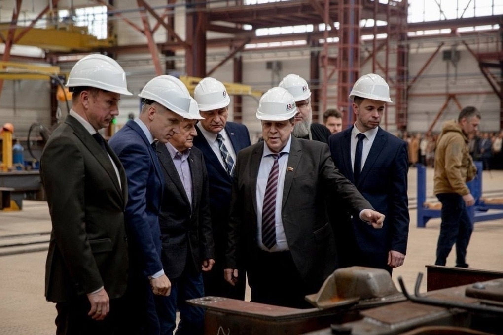 Василий Анохин посетил рославльский вагоноремонтный завод