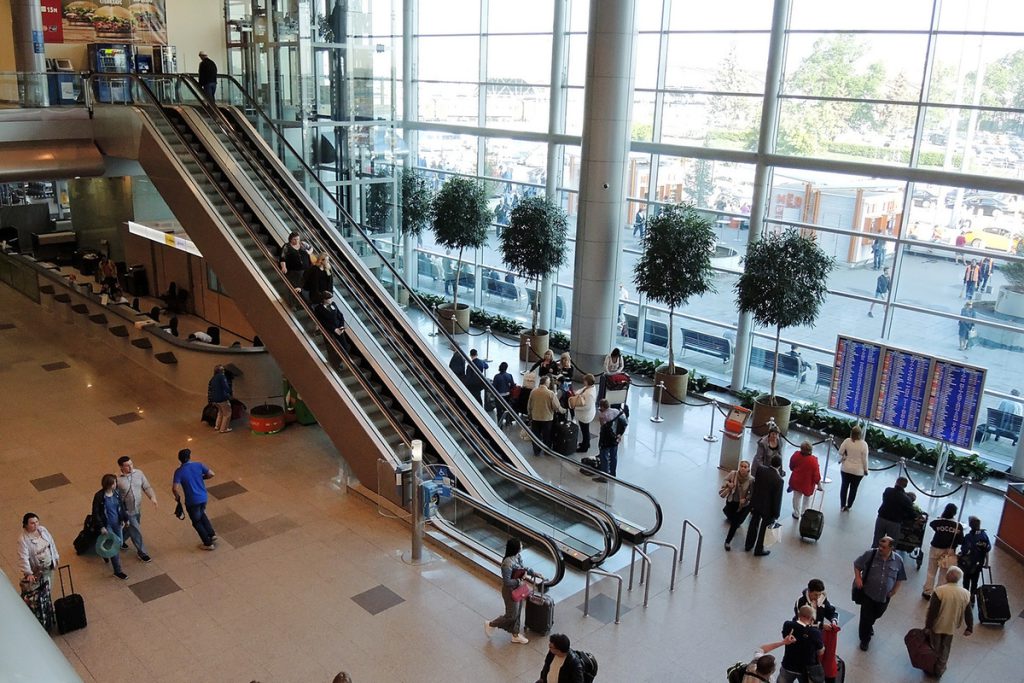 Прокуратура пресекла вывод денег аэропорта Домодедово экс-владельцу