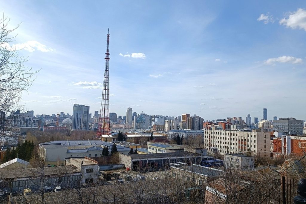 В Екатеринбурге разбили витрину в пивном магазине